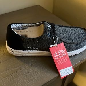 Hey Dudes Micro black Size 9